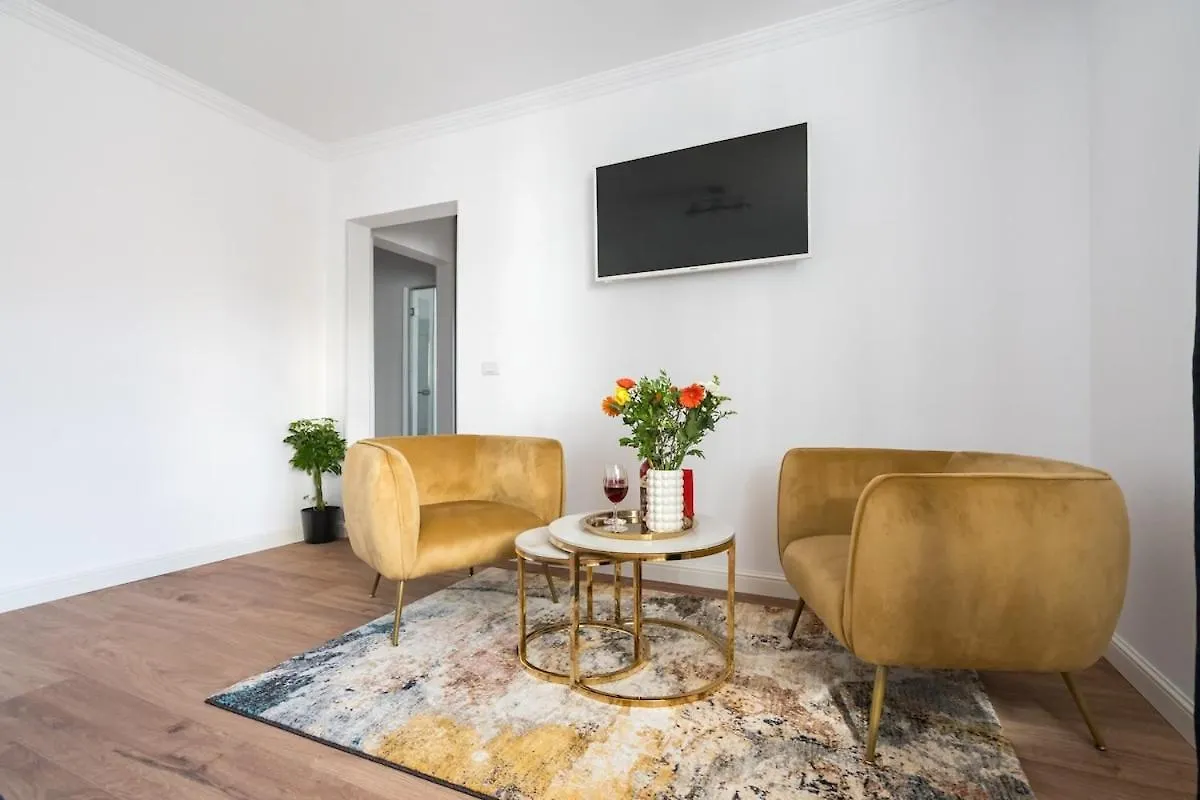 Apartment G24 - Luxurious & Cozy Stay Inspired By Freedom Bucharest Romania