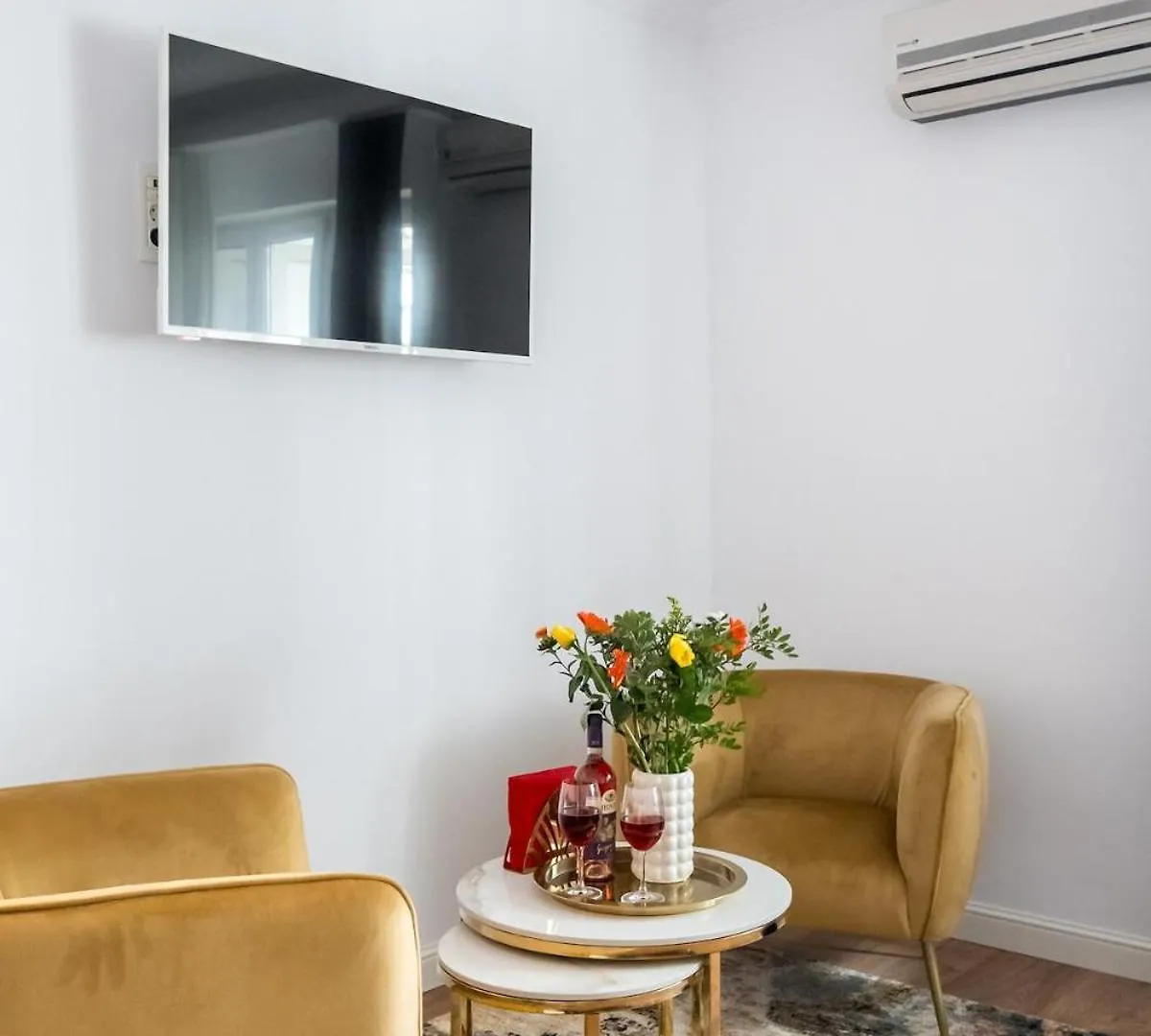 Apartment G24 - Luxurious & Cozy Stay Inspired By Freedom Bucharest