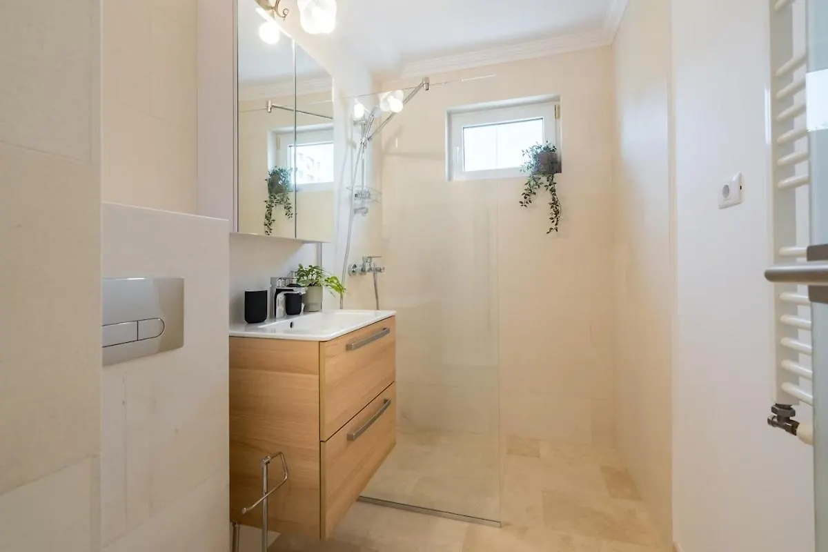 G24 - Luxurious & Cozy Stay Inspired By Freedom Bucharest Apartment